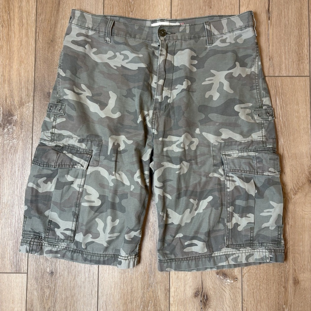 Vintage Levi's Workwear Camo Cargo Shorts Utility Gorpcore Size 34 Cotton